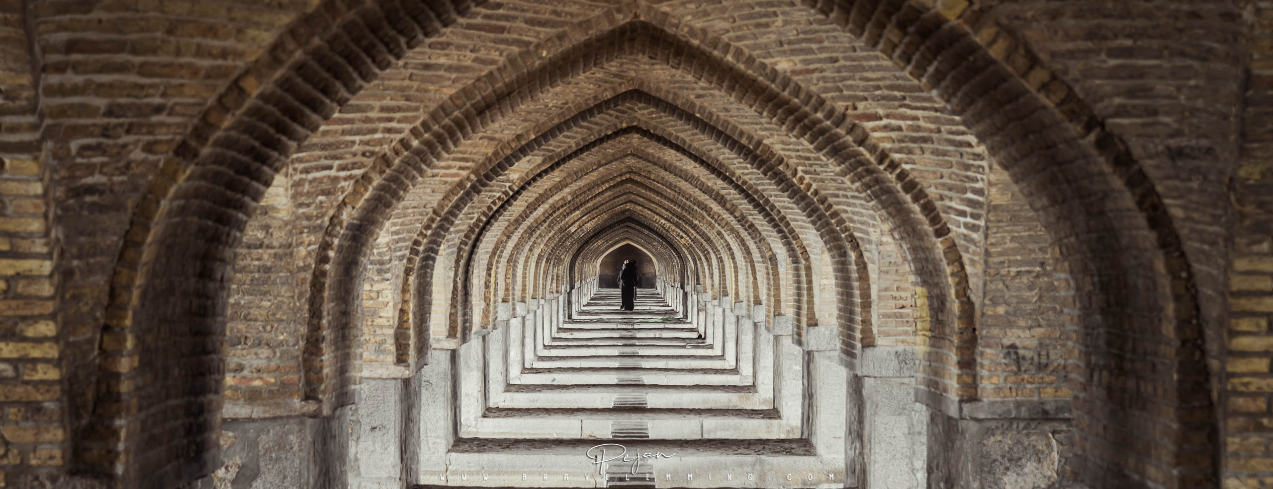 Sous le pont Khaju, Isfahan, Iran